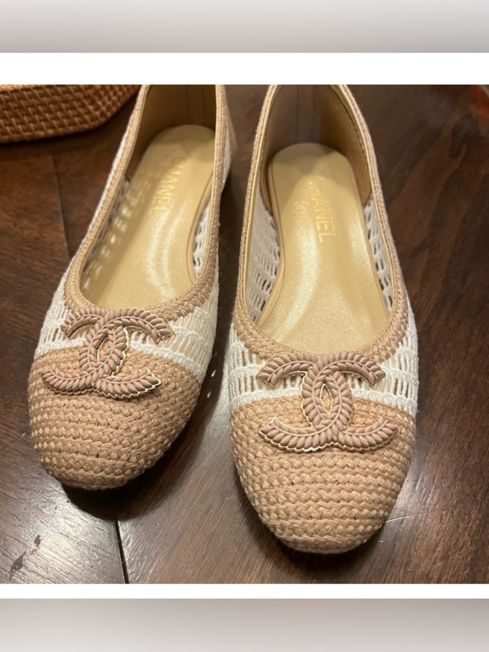 CHANEL Beige and White Raffia CC Logo Ballet Flats